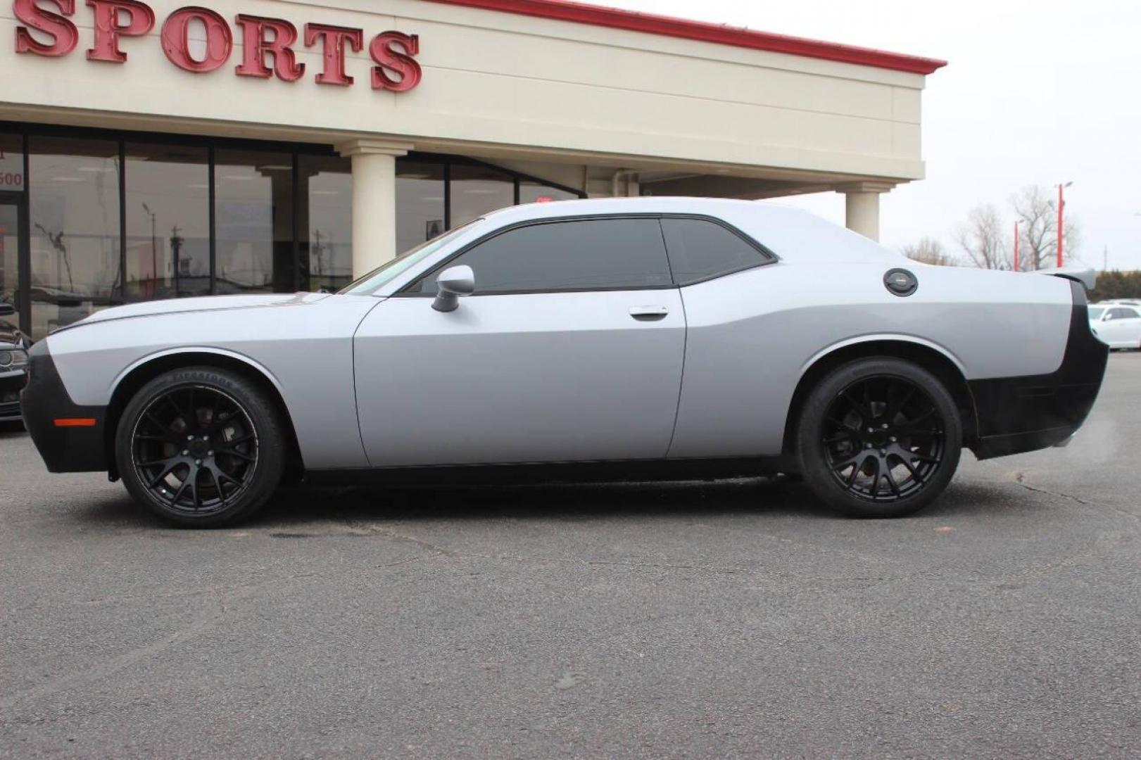 2014 Gray Dodge Challenger SXT (2C3CDYAG0EH) with an 3.6L V6 DOHC 24V engine, 5-Speed Automatic transmission, located at 4301 NW 39th , Oklahoma City, OK, 73112, (405) 949-5600, 35.512135, -97.598671 - NO DRIVERS LICENCE NO-FULL COVERAGE INSURANCE-NO CREDIT CHECK. COME ON OVER TO SUPERSPORTS AND TAKE A LOOK AND TEST DRIVE. PLEASE GIVE US A CALL AT (405) 949-5600. NO LICENSIA DE MANEJAR- NO SEGURO DE COBERTURA TOTAL- NO VERIFICACCION DE CREDITO. POR FAVOR VENGAN A SUPERSPORTS, ECHE UN - Photo#5