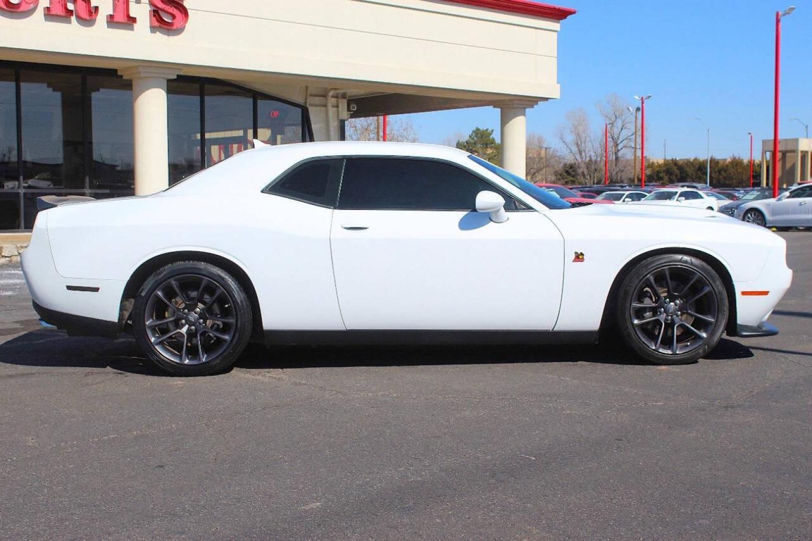 2020 White Dodge Challenger R/T SCAT Pack (2C3CDZFJ6LH) with an 6.4L V8 OHV 16V engine, 6A transmission, located at 4301 NW 39th , Oklahoma City, OK, 73112, (405) 949-5600, 35.512135, -97.598671 - NO DRIVERS LICENCE NO-FULL COVERAGE INSURANCE-NO CREDIT CHECK. COME ON OVER TO SUPERSPORTS AND TAKE A LOOK AND TEST DRIVE. PLEASE GIVE US A CALL AT (405) 949-5600. NO LICENSIA DE MANEJAR- NO SEGURO DE COBERTURA TOTAL- NO VERIFICACCION DE CREDITO. POR FAVOR VENGAN A SUPERSPORTS, ECHE UN - Photo#2