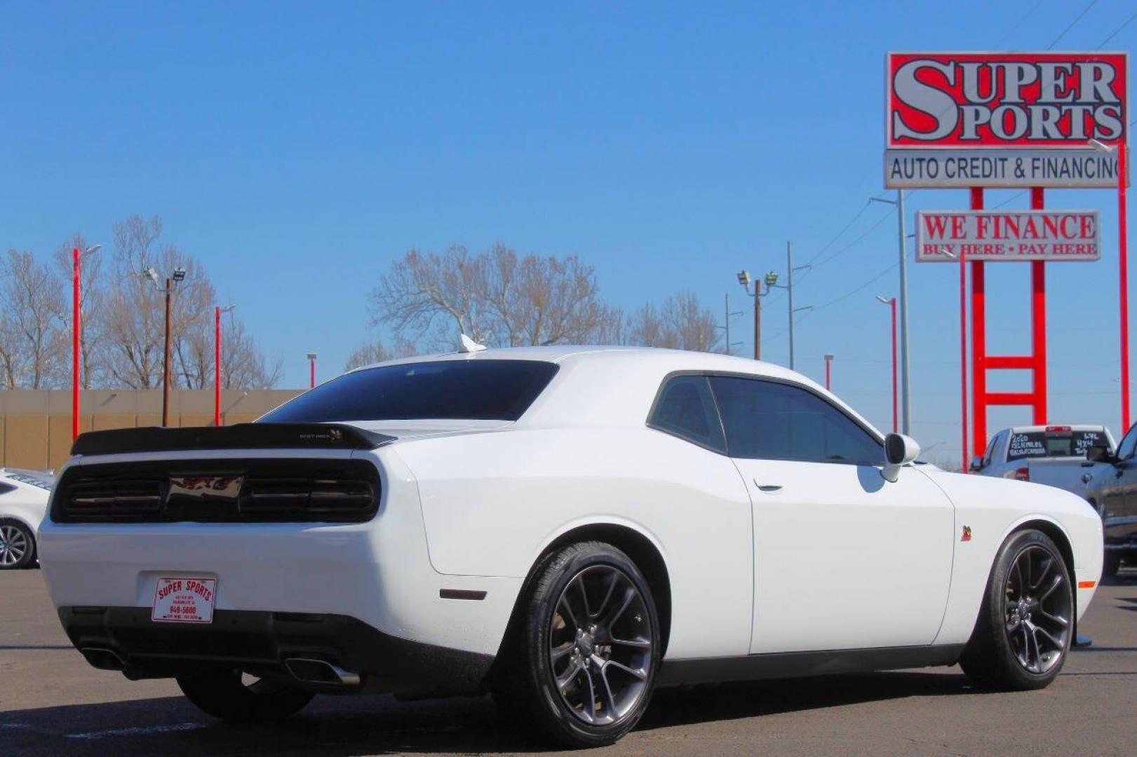 2020 White Dodge Challenger R/T SCAT Pack (2C3CDZFJ6LH) with an 6.4L V8 OHV 16V engine, 6A transmission, located at 4301 NW 39th , Oklahoma City, OK, 73112, (405) 949-5600, 35.512135, -97.598671 - NO DRIVERS LICENCE NO-FULL COVERAGE INSURANCE-NO CREDIT CHECK. COME ON OVER TO SUPERSPORTS AND TAKE A LOOK AND TEST DRIVE. PLEASE GIVE US A CALL AT (405) 949-5600. NO LICENSIA DE MANEJAR- NO SEGURO DE COBERTURA TOTAL- NO VERIFICACCION DE CREDITO. POR FAVOR VENGAN A SUPERSPORTS, ECHE UN - Photo#3