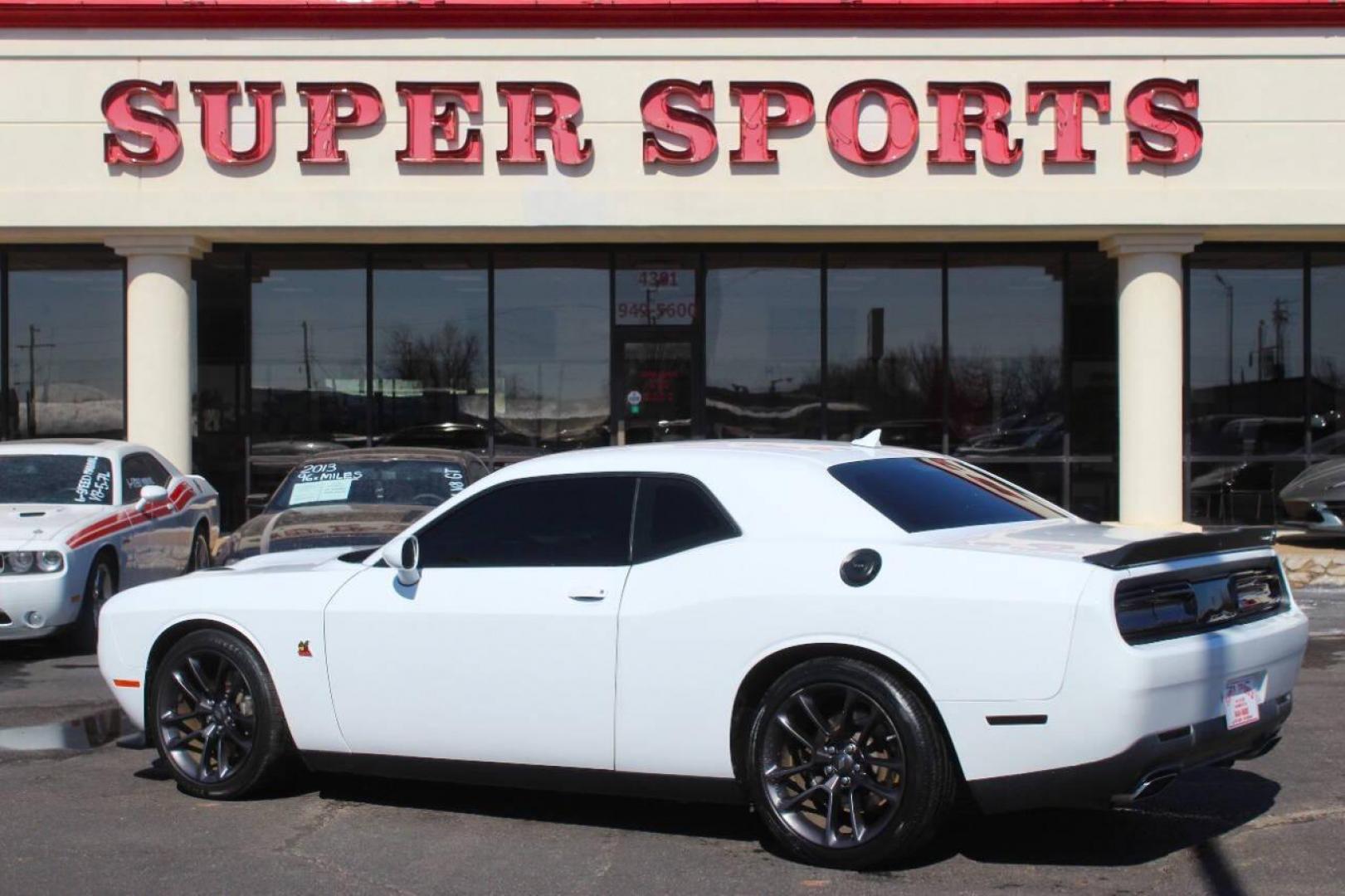 2020 White Dodge Challenger R/T SCAT Pack (2C3CDZFJ6LH) with an 6.4L V8 OHV 16V engine, 6A transmission, located at 4301 NW 39th , Oklahoma City, OK, 73112, (405) 949-5600, 35.512135, -97.598671 - NO DRIVERS LICENCE NO-FULL COVERAGE INSURANCE-NO CREDIT CHECK. COME ON OVER TO SUPERSPORTS AND TAKE A LOOK AND TEST DRIVE. PLEASE GIVE US A CALL AT (405) 949-5600. NO LICENSIA DE MANEJAR- NO SEGURO DE COBERTURA TOTAL- NO VERIFICACCION DE CREDITO. POR FAVOR VENGAN A SUPERSPORTS, ECHE UN - Photo#4