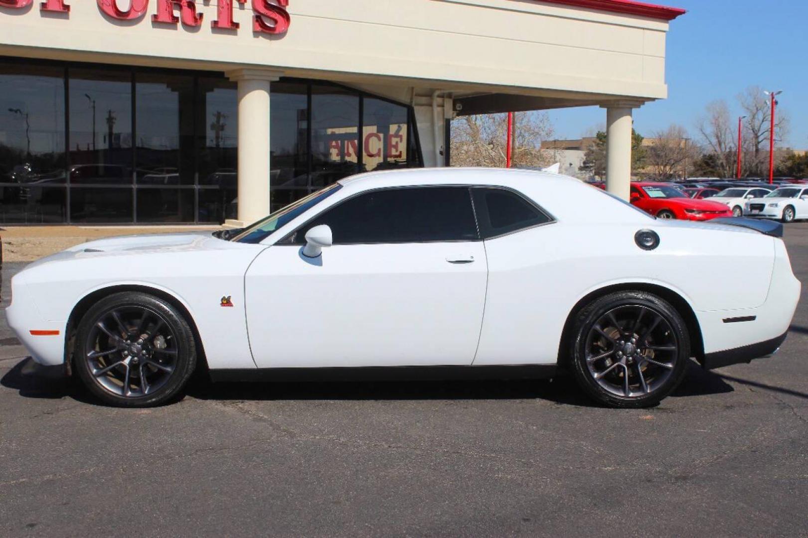 2020 White Dodge Challenger R/T SCAT Pack (2C3CDZFJ6LH) with an 6.4L V8 OHV 16V engine, 6A transmission, located at 4301 NW 39th , Oklahoma City, OK, 73112, (405) 949-5600, 35.512135, -97.598671 - NO DRIVERS LICENCE NO-FULL COVERAGE INSURANCE-NO CREDIT CHECK. COME ON OVER TO SUPERSPORTS AND TAKE A LOOK AND TEST DRIVE. PLEASE GIVE US A CALL AT (405) 949-5600. NO LICENSIA DE MANEJAR- NO SEGURO DE COBERTURA TOTAL- NO VERIFICACCION DE CREDITO. POR FAVOR VENGAN A SUPERSPORTS, ECHE UN - Photo#5