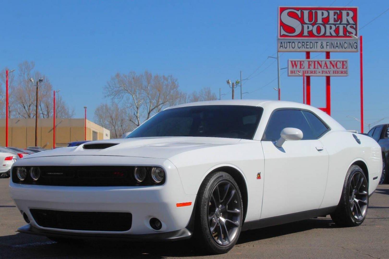 2020 White Dodge Challenger R/T SCAT Pack (2C3CDZFJ6LH) with an 6.4L V8 OHV 16V engine, 6A transmission, located at 4301 NW 39th , Oklahoma City, OK, 73112, (405) 949-5600, 35.512135, -97.598671 - NO DRIVERS LICENCE NO-FULL COVERAGE INSURANCE-NO CREDIT CHECK. COME ON OVER TO SUPERSPORTS AND TAKE A LOOK AND TEST DRIVE. PLEASE GIVE US A CALL AT (405) 949-5600. NO LICENSIA DE MANEJAR- NO SEGURO DE COBERTURA TOTAL- NO VERIFICACCION DE CREDITO. POR FAVOR VENGAN A SUPERSPORTS, ECHE UN - Photo#6