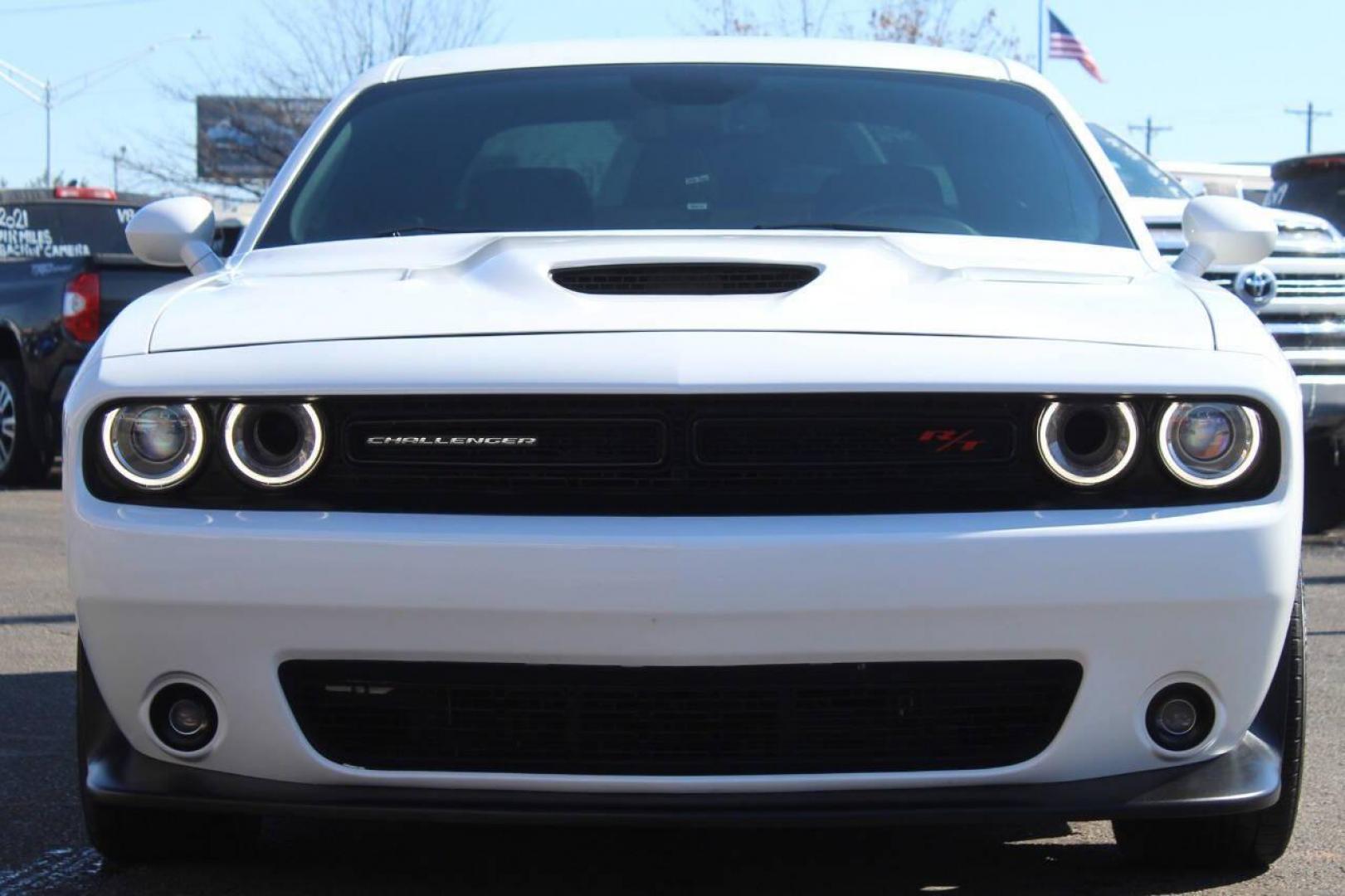 2020 White Dodge Challenger R/T SCAT Pack (2C3CDZFJ6LH) with an 6.4L V8 OHV 16V engine, 6A transmission, located at 4301 NW 39th , Oklahoma City, OK, 73112, (405) 949-5600, 35.512135, -97.598671 - NO DRIVERS LICENCE NO-FULL COVERAGE INSURANCE-NO CREDIT CHECK. COME ON OVER TO SUPERSPORTS AND TAKE A LOOK AND TEST DRIVE. PLEASE GIVE US A CALL AT (405) 949-5600. NO LICENSIA DE MANEJAR- NO SEGURO DE COBERTURA TOTAL- NO VERIFICACCION DE CREDITO. POR FAVOR VENGAN A SUPERSPORTS, ECHE UN - Photo#7