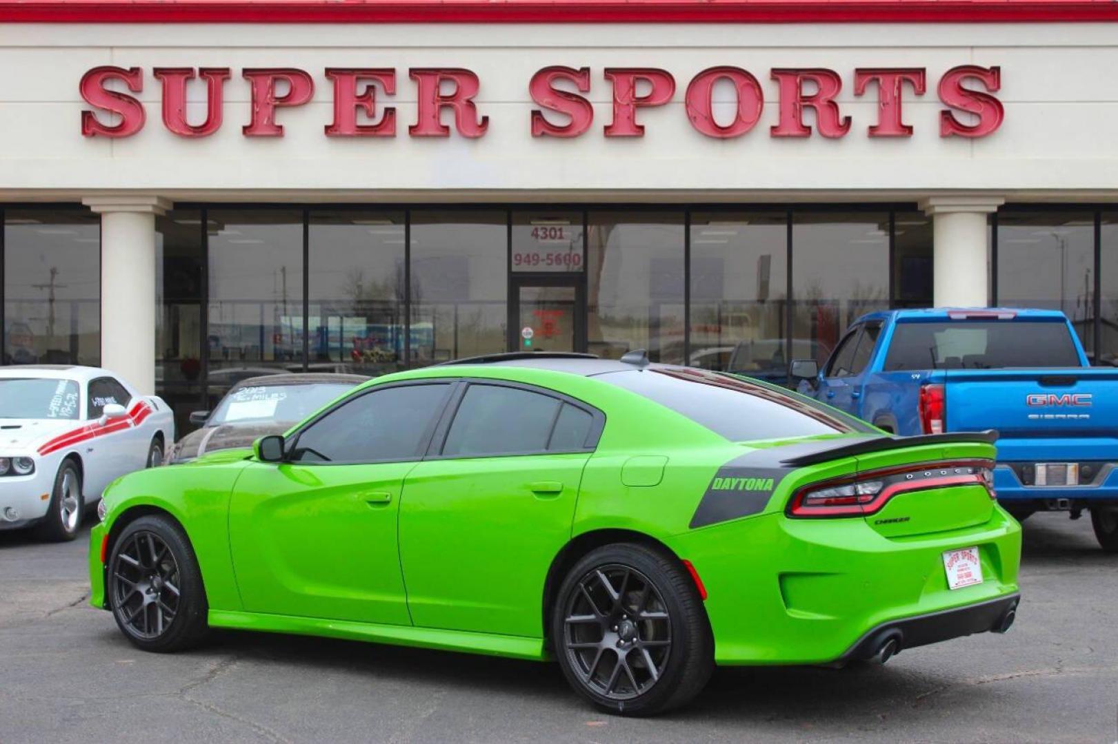 2017 Green Dodge Charger R/T (2C3CDXCT1HH) with an 5.7L V8 OHV 16V engine, 8A transmission, located at 4301 NW 39th , Oklahoma City, OK, 73112, (405) 949-5600, 35.512135, -97.598671 - NO DRIVERS LICENCE NO-FULL COVERAGE INSURANCE-NO CREDIT CHECK. COME ON OVER TO SUPERSPORTS AND TAKE A LOOK AND TEST DRIVE. PLEASE GIVE US A CALL AT (405) 949-5600. NO LICENSIA DE MANEJAR- NO SEGURO DE COBERTURA TOTAL- NO VERIFICACCION DE CREDITO. POR FAVOR VENGAN A SUPERSPORTS, ECHE UN - Photo#4