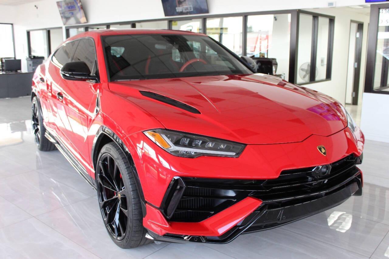 2023 Lamborghini Urus S's photo