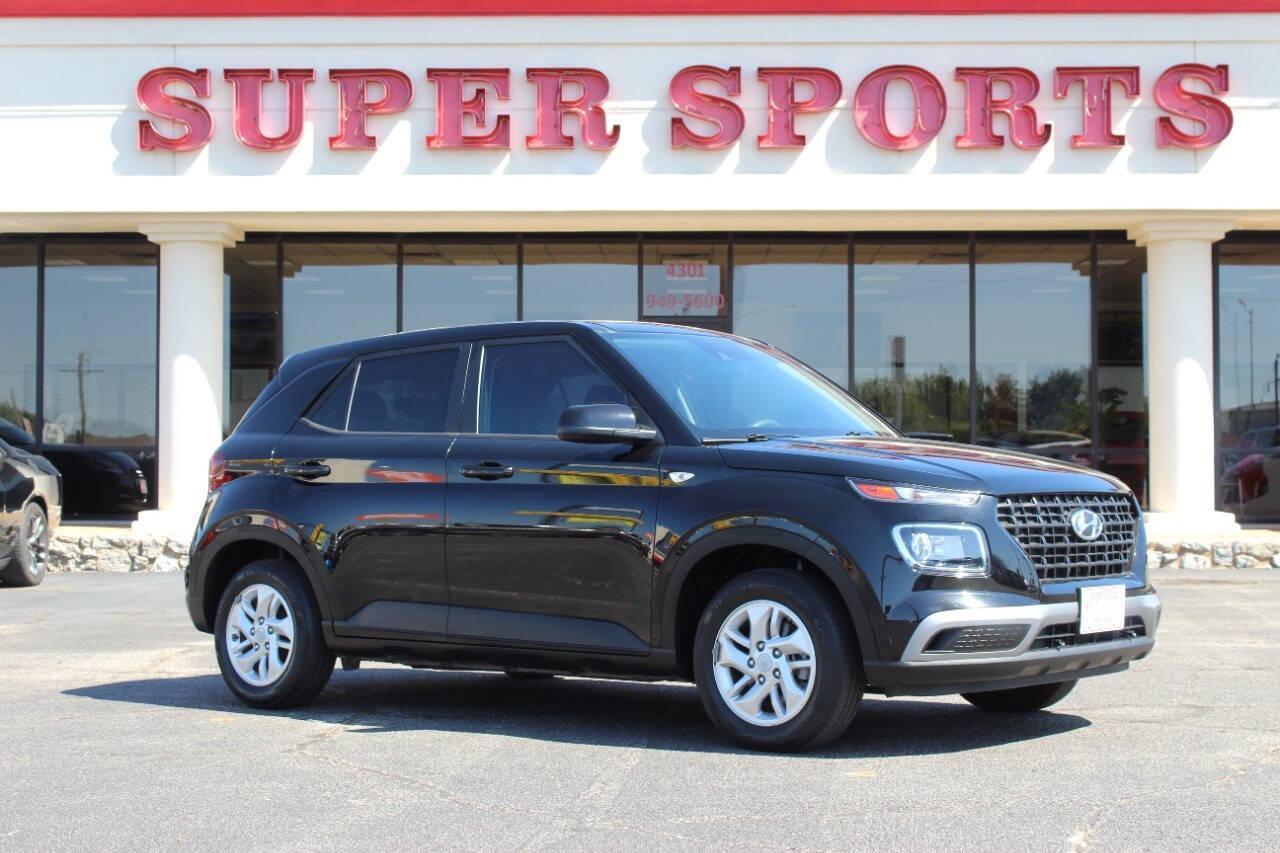 2022 Hyundai Venue SE's photo